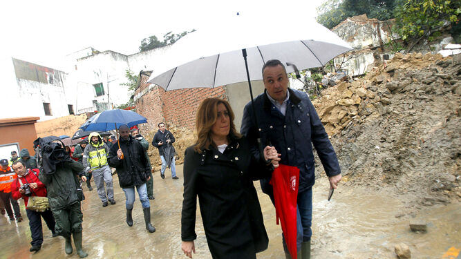 Susana Díaz visita las zonas afectadas en el Campo de Gibraltar.