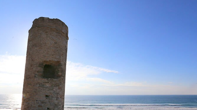 Zona de la Torre del Puerco, donde se habilitará un nuevo acceso elevado a la playa junto al hotel Barceló.