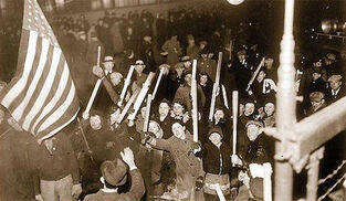 Imagen de la celebre gran huelga de General Motors en Flint el ano 1936. Entonces ganaron los trabajadores.