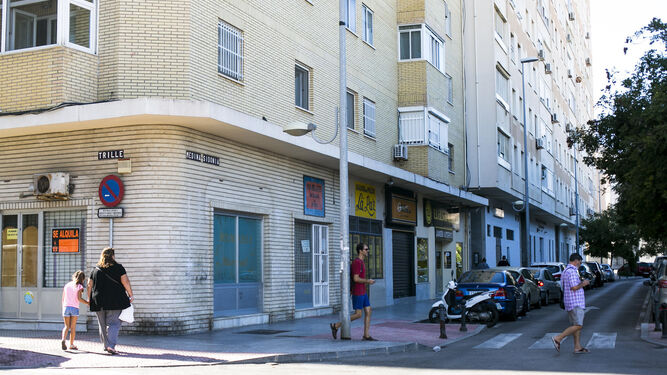 Intersección de la calle Trille con Medina Sidonia, calle esta última donde tuvieron lugar los tocamientos a las niñas el pasado 7 de septiembre.