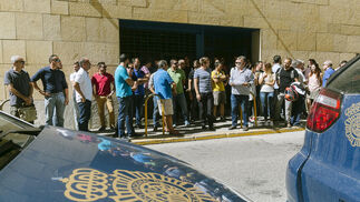 Un momento de la concentración de apoyo llevada a cabo ayer por la Policía Nacional a las puertas del Pirulí.