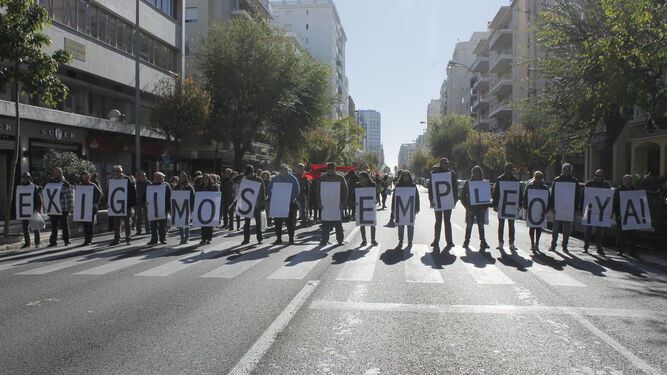 Más de 2.000 personas claman en Cádiz contra el paro y la precariedad Detenido tras un agresión con arma blanca en una tapería de Algeciras